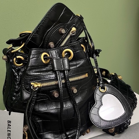 Balenciaga 巴黎世家cagole鰐魚壓紋水桶包17*15*19