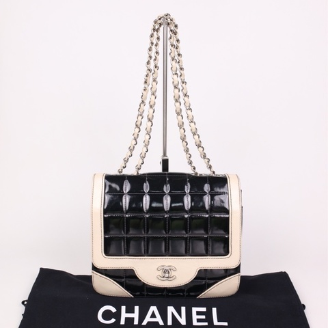 Chanel 6开黑白熊猫漆皮方胖子单肩包