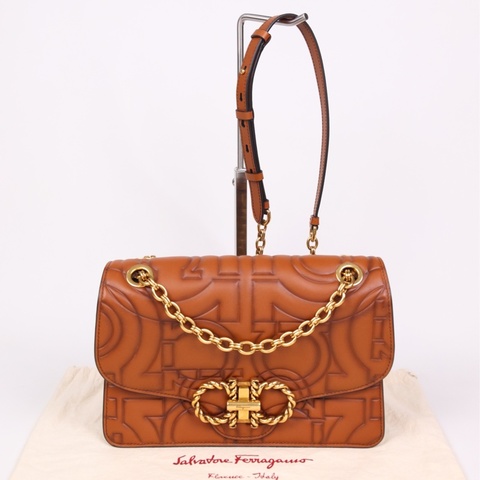 Ferragamo Quilting系列小牛皮Gancini压纹单肩包