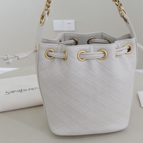99新 YSL 聖羅蘭 女士水桶包，白色羊皮金扣