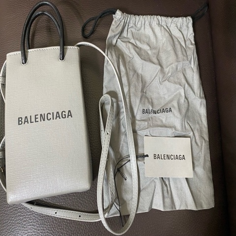 Balenciaga灰色手機包