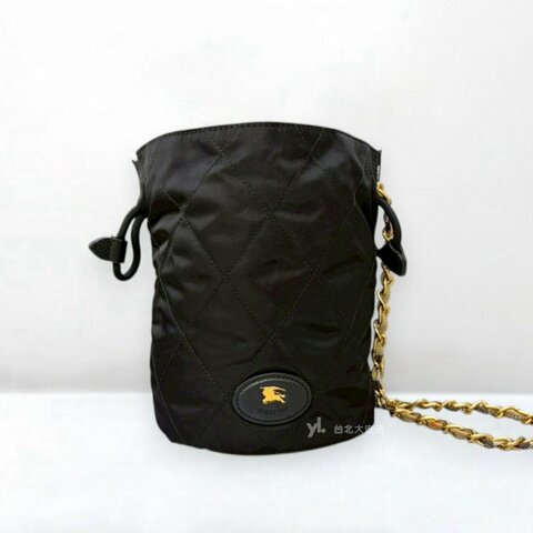 A13291-Burberry 黑色尼龍/經典格紋/皮穿格紋鏈雙面水桶包81184491