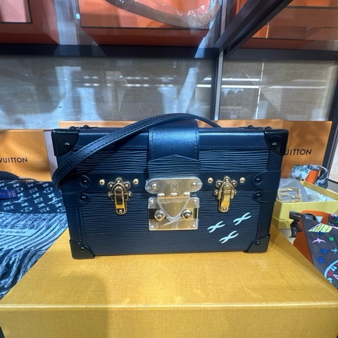 全新未使用Lv 小型箱盒包,M59179