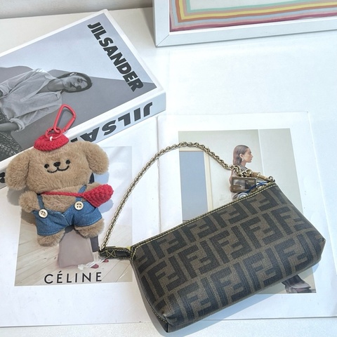 Fendi 芬迪 老花麻將腋下包 底長20