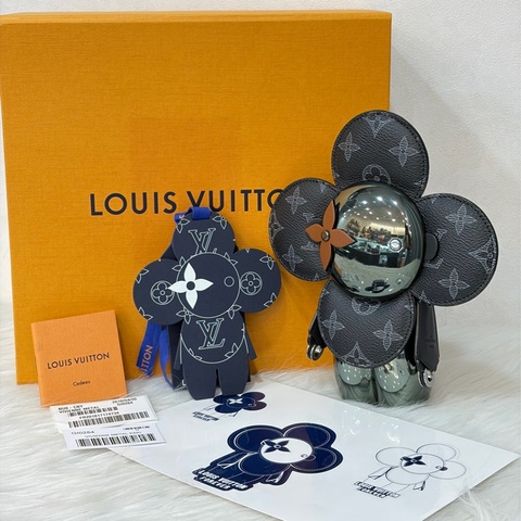 LV GI0284 Vivienne METAL KAKI KIM JONES 黑花花朵星球公仔金屬人偶