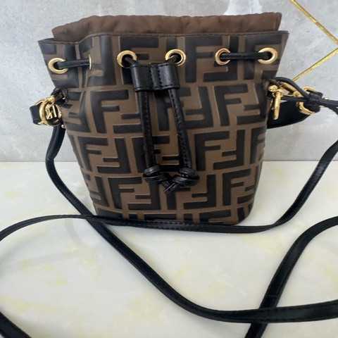 Fendi 芬迪水桶 成色很好