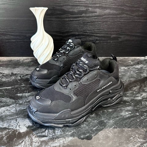 Balenciaga巴黎世家純黑Tripls老爹鞋休閒鞋 42碼 95新