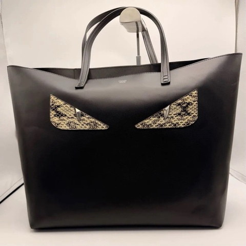 Fendi/芬迪小怪獸托特手提單肩包。