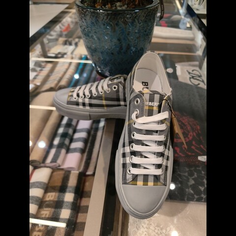 BURBERRY男款休閒運動鞋碼數42碼
