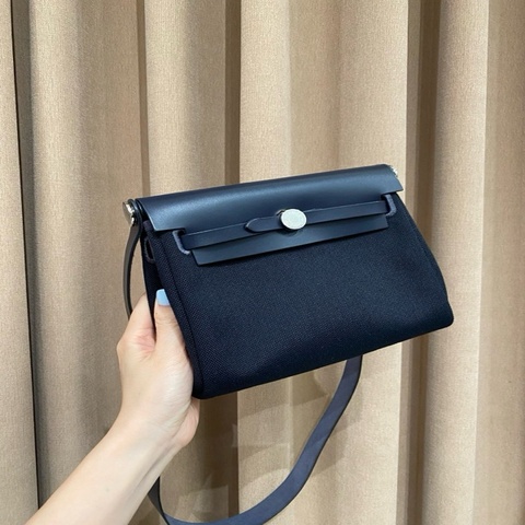 Herbag mini 黑色拼深藍 銀扣