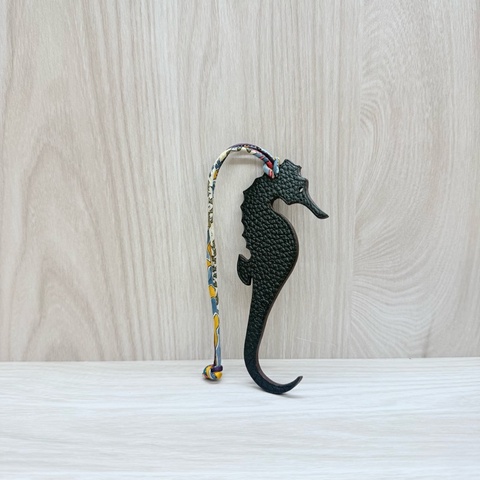 Hermes 深棕拼墨綠petit H 海馬造型吊飾