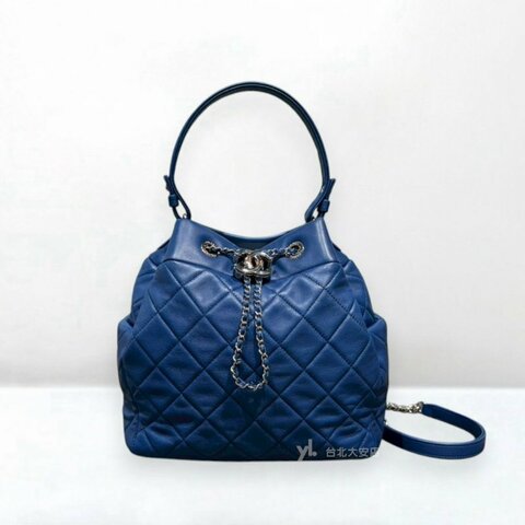 A13527-CHANEL 深藍色牛皮菱格紋肩背手提水桶包