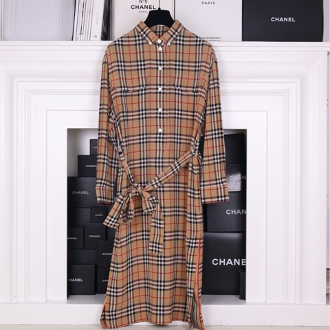 Burberry 棕色格纹衬衫连衣裙含腰带