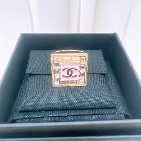 Chanel 24s 粉色方框水鑽戒指 52碼