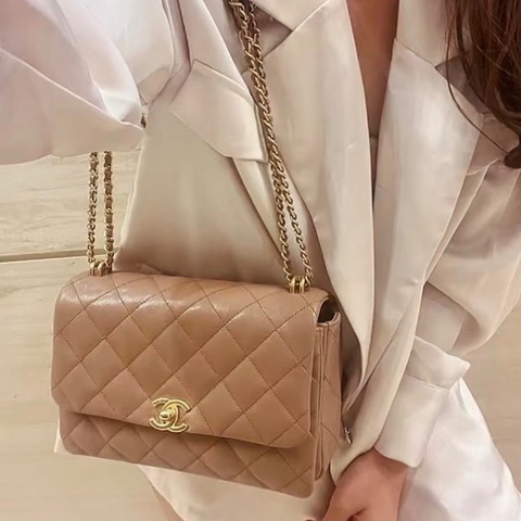 # 溫柔氣質天菜#CHANEL22K方胖子大號 #絕美奶茶色☕️ #大LOGO原模在