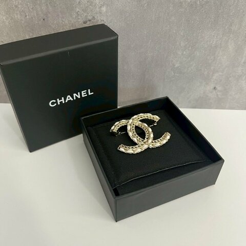 Chanel 雙C胸針