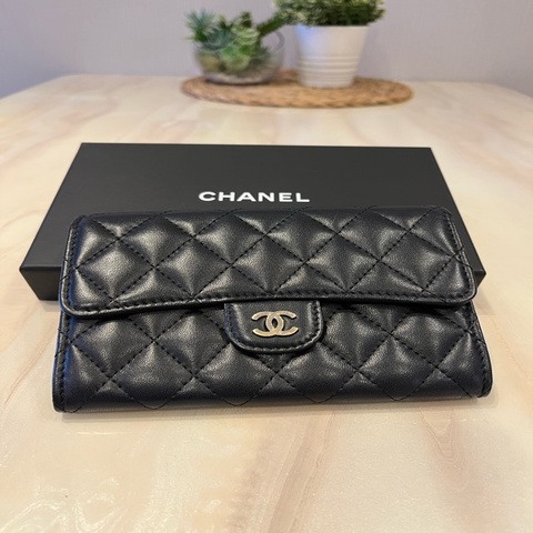 CHANEL經典菱格黑金口蓋中夾