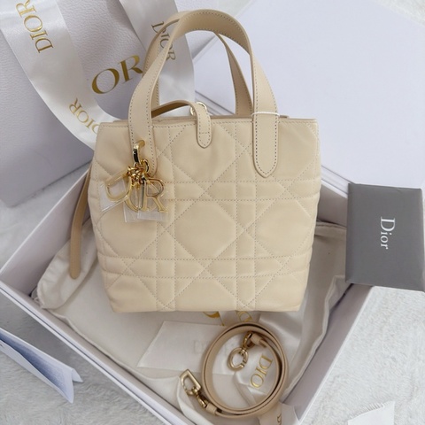 ❤️🧡💛迪奧Dior toujours竪版小號手提包斜背包 象牙白63u色 金扣 附件：肩帶 塵袋
