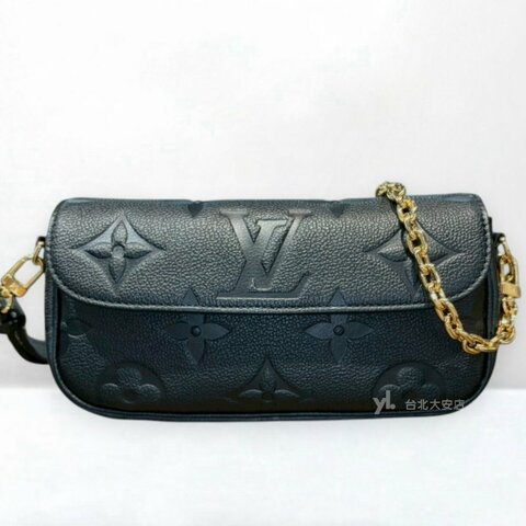 A13311-LV Ivy 黑色壓花牛皮下蓋woc雙背帶肩背包M82154