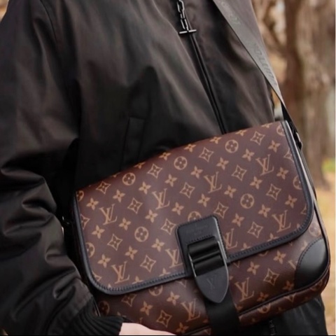 Louis Vuitton ［LV ］Archy MM老花郵差包🖤