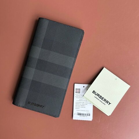 ::BURBERRY:: 立體字母 經典格紋對開多卡長夾(炭灰色) Grey Check Wallet