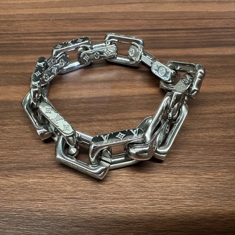 LV 銀色精鋼Monogram Chain手鍊M00308