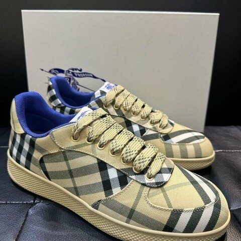💎Han's house精品服飾💎BURBERRY 格紋 鞋原價23300