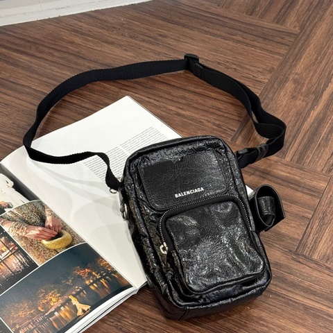BALENCIAGA 黑油蠟皮SUPERBUSY 肩背包