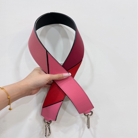 《仙闆名牌精品》Loewe Degrade Puzzle 背帶 肩背帶 斜背帶