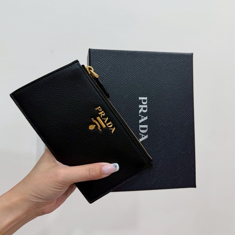 《仙闆名牌精品》PRADA Saffiano 黑色 皮夾 皮包 卡夾 卡包 信用卡卡夾 零錢包