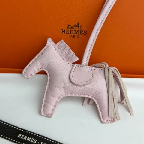 Hermès 粉紅色小馬