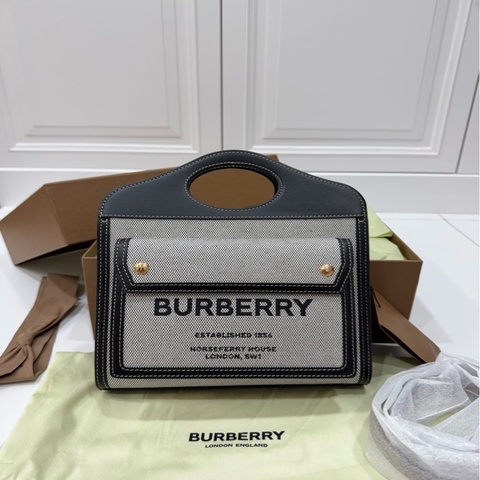 《仙闆名牌精品》BURBERRY Mini Pocket 黑 手提包 斜背包 肩背包 側背包