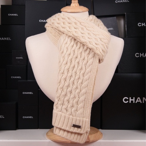 Burberry白色羊毛绞花针织围巾