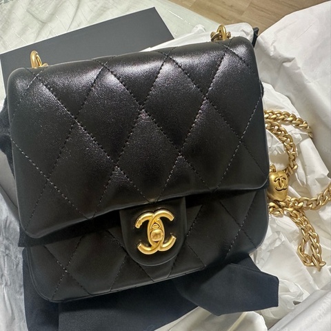 香奈兒CHANEL 愛心扣可調節鏈帶斜背包
