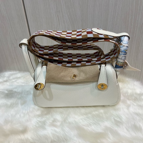 Hermes Lindy mini 天菜 Nata 奶油白 金釦 編織背帶（附Hermes絲巾、samorga 內膽包）
