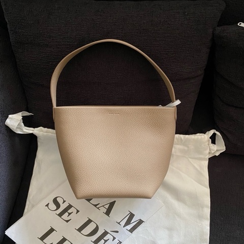 The row 灰褐色小牛皮 park tote bag dark taupe
