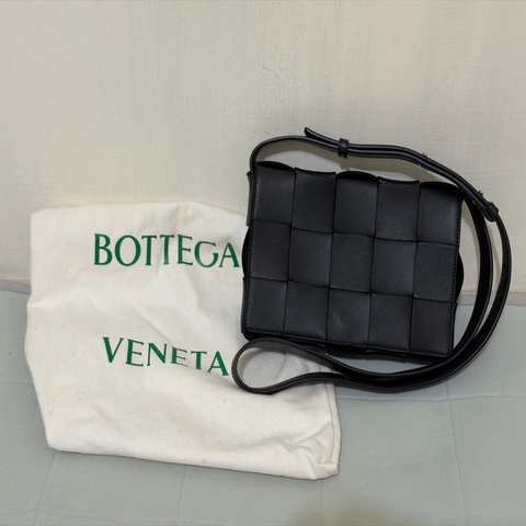 BOTTEGA VENETA 寶緹嘉 BVSmall Cassette 小款經典編織 磁釦斜背包 肩背包