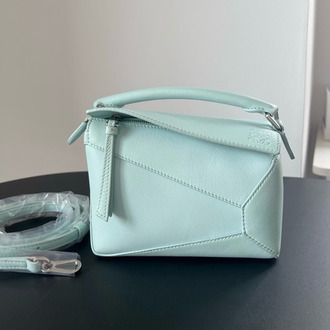 Loewe 羅意威 puzzle mini，新款冰川藍，手提包斜挎包 銀扣