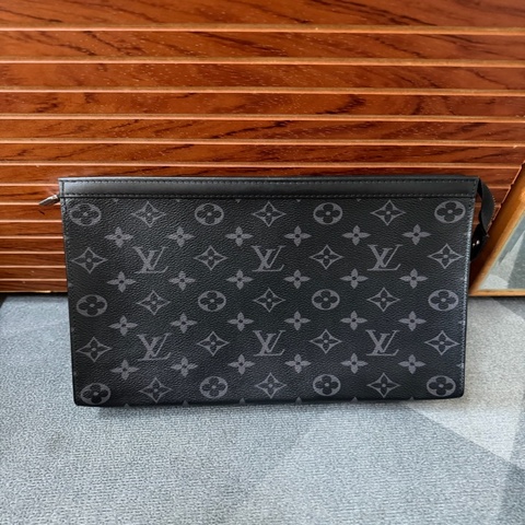 Lv 黑老花手拿包 （M61692）芯片款