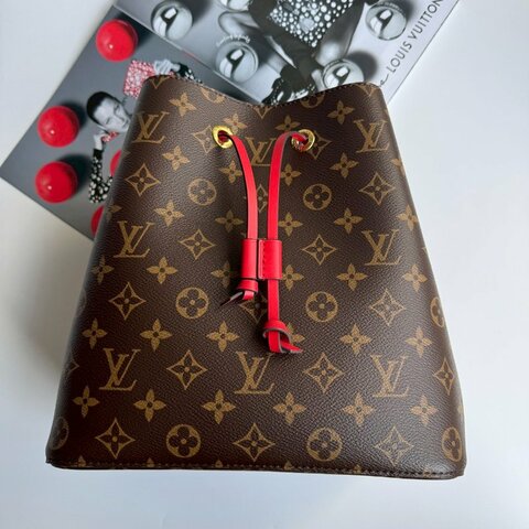 🎊99全新閒置商品 🎊LV 經典花紋水桶包