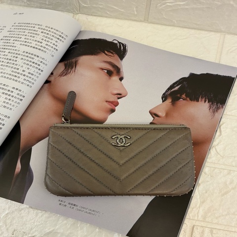 Chanel 滾邊卯釘一字零錢包👛