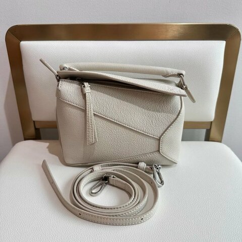 Loewe puzzle新款mini白色肩背斜背包 18*12 98新配件塵袋
