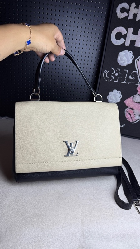 LV路易威登Lockme拼色手提斜挎包，芯片款