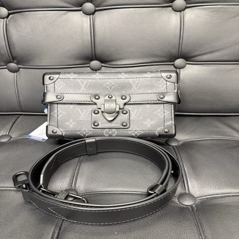 LOUIS VUITTON SOUL TRUNK 可拆卸可調節肩帶 Monogram Eclipse塗層帆布 郵差包單肩斜挎手提包