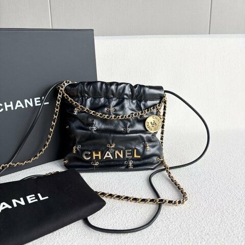 Chanel 限定吊墜mini22Bag 芯片款 黑金 油蠟牛皮 17*17*6 99新配件盒 塵袋