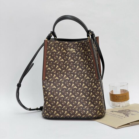 BURBERRY  PEGGY TB老花水桶包 小號