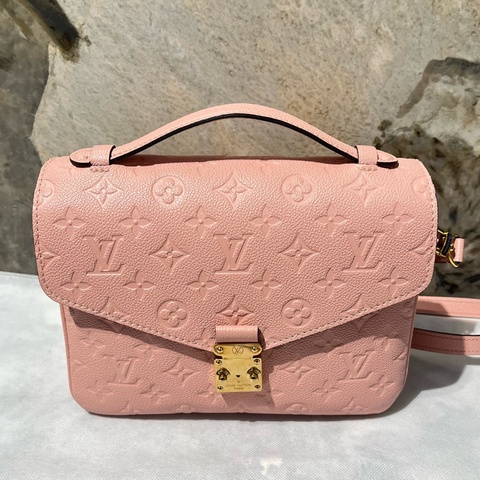 Louis Vuitton 粉牛皮壓紋郵差包