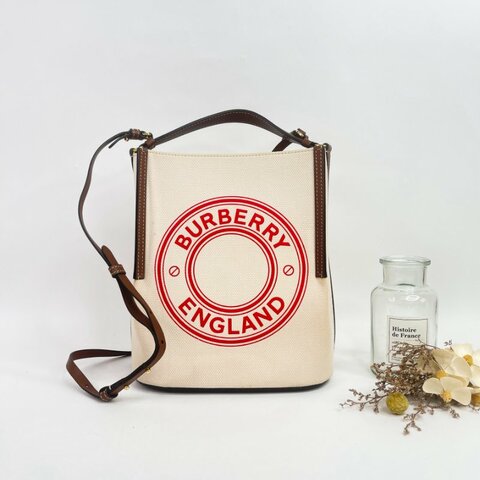 BURBERRY PEGGY 燙印LOGO水桶包 白色