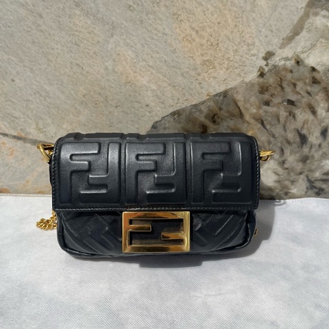 Fendi黑壓紋法棍Mini