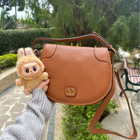 華倫天奴 Valentino Garavani 經典古董 絕版V Logo 斜背包 相機包 皮革 中古包 日本中古 荔枝紋皮革斜背馬鞍包